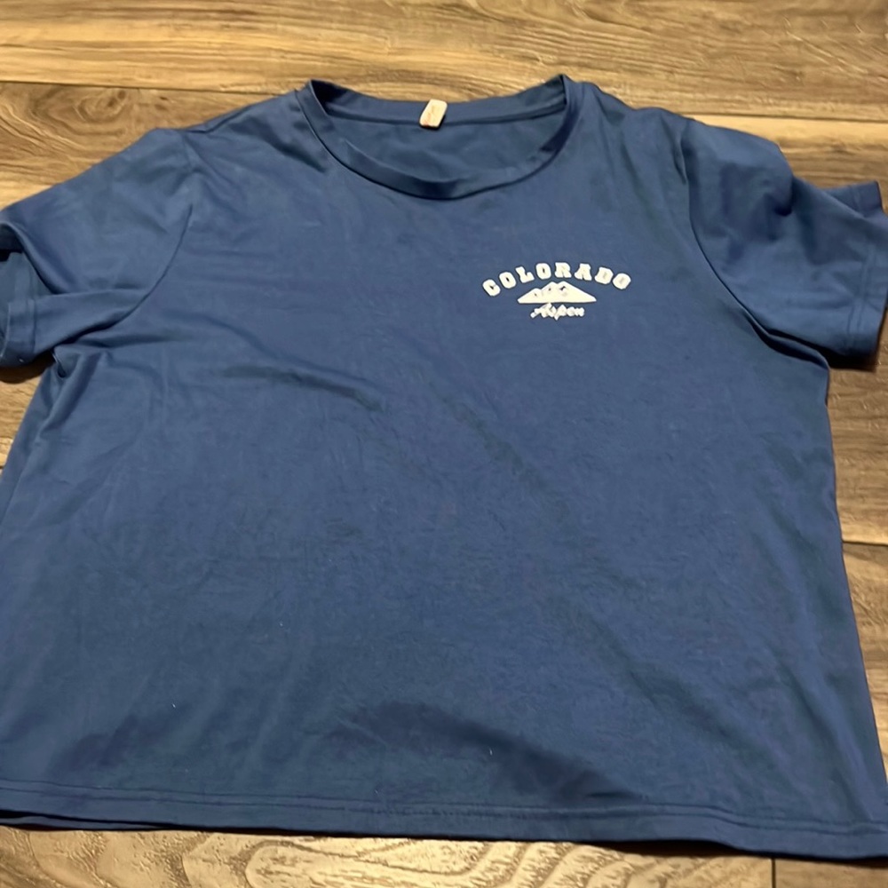 blue cropped t-shirt
